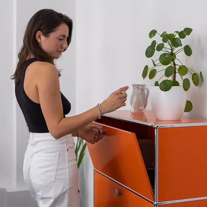 Amber Schimpf bereitet eine Behandlung vor in der Naturheilpraxis Köln